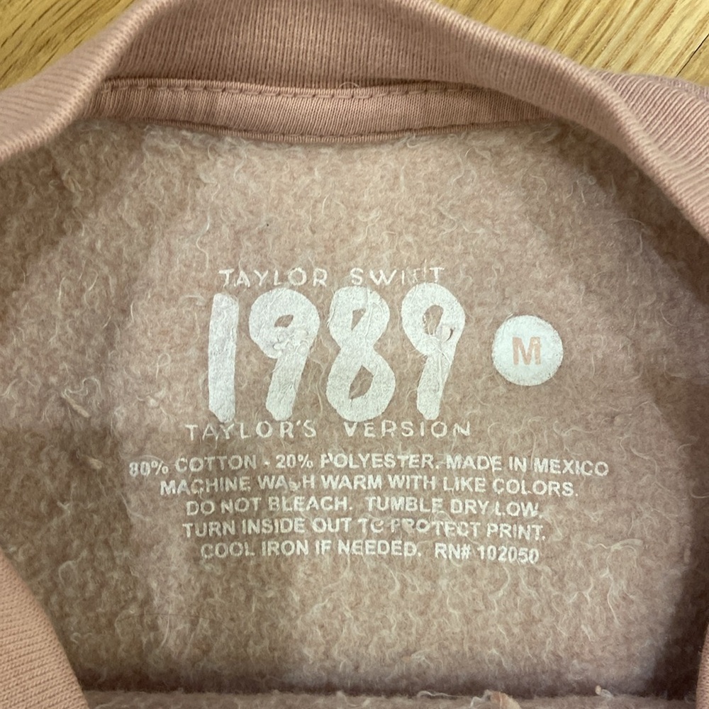 Taylor Swift 1989 Taylor’s Version Sweatshirt - Picture 3 of 4